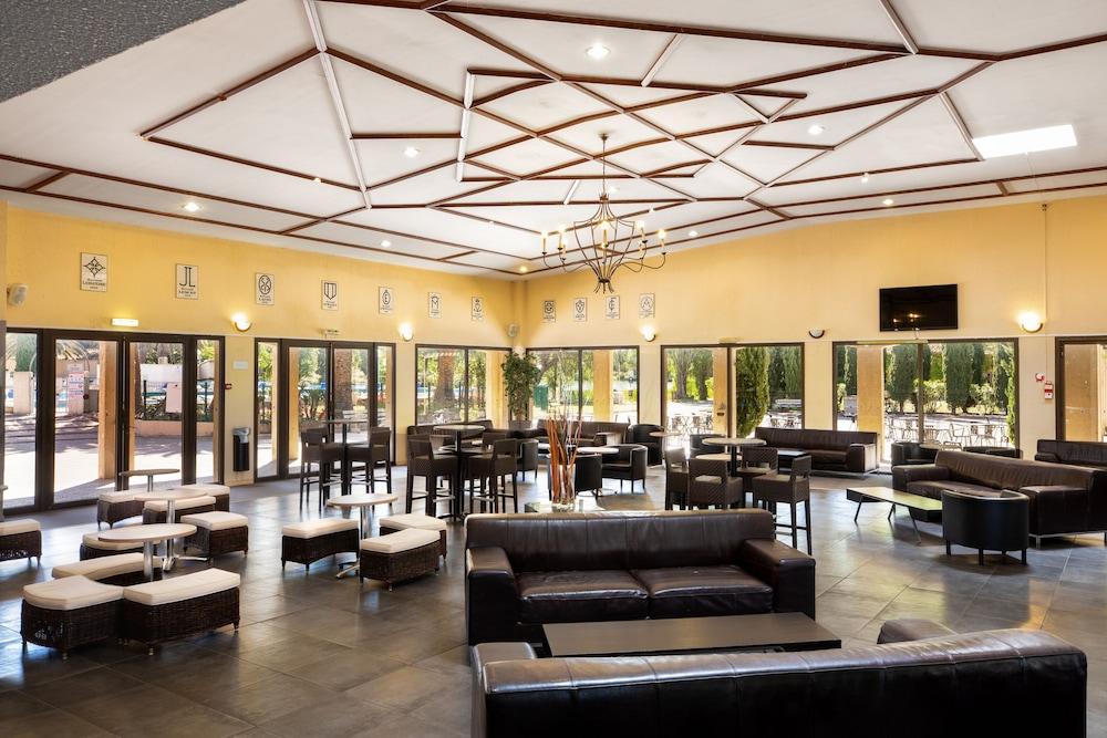 Sowell Residences Les Mazets Арл Екстериор снимка